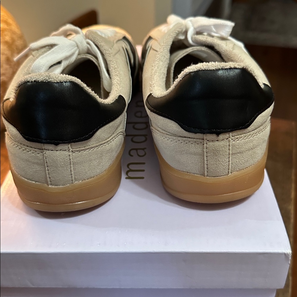 Madden Girl Taupe Gia Multicolor Sneakers. Size 9 - Picture 5 of 9